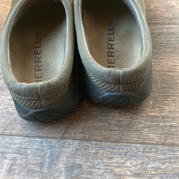 MERRELL. Slip ons.  Size 8. Green. And so comfy - Picture 5 of 7